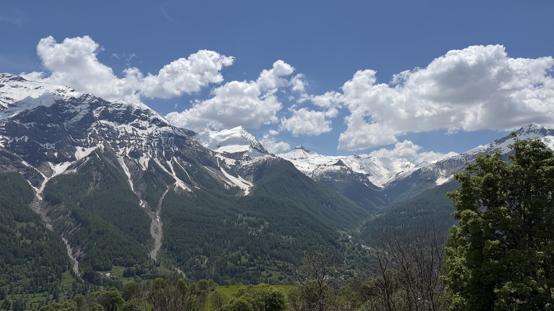Massif des Écrins vu depuis le jardin du chalet Les Estaris Orcières
