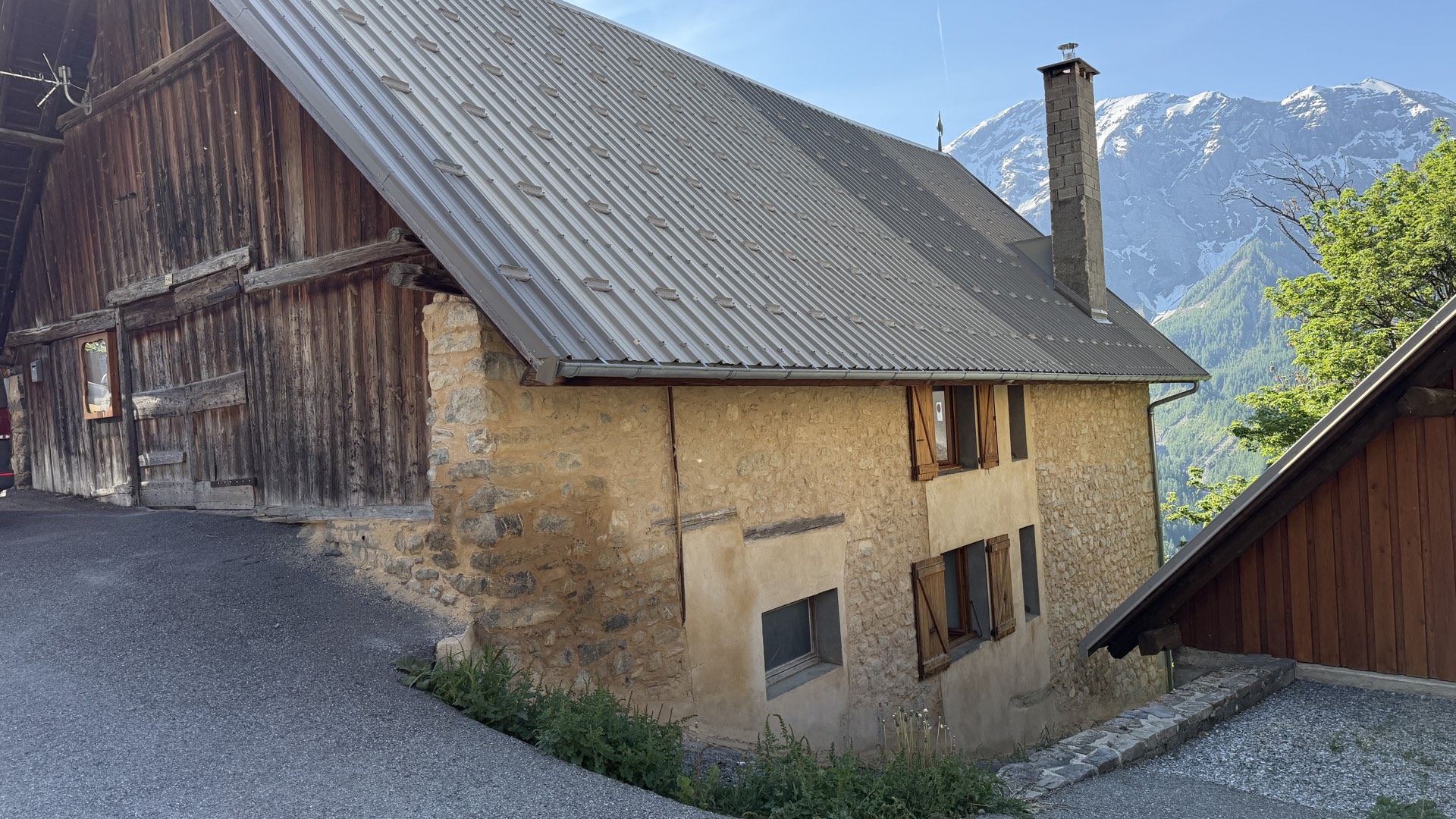 Jardin d'été du chalet avec vue sur les gorges de l'Avance, Orcières Merlette